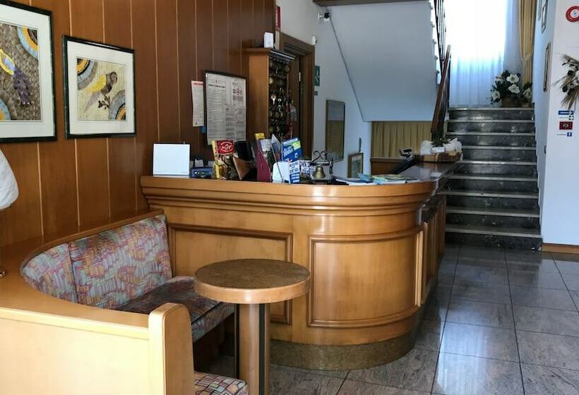 ホテル Albergo Gilda