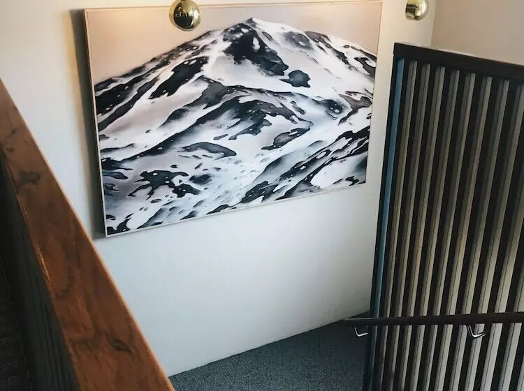 هتل Berg By Keflavik Airport