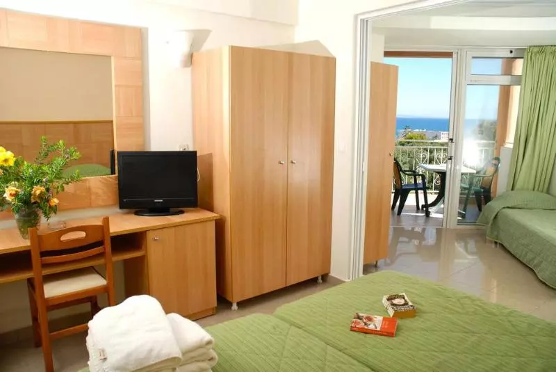 Отель Captain's & Commodore & Admiral Complex