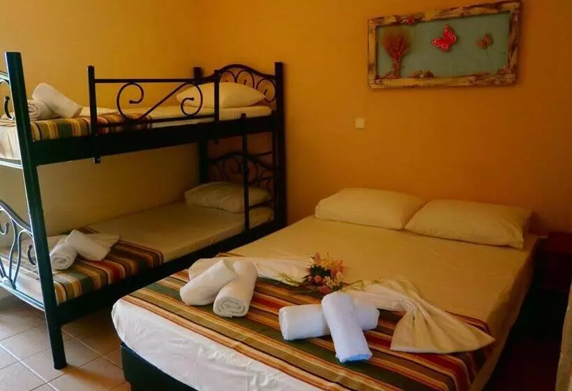 Hotelli Dafnes Rooms