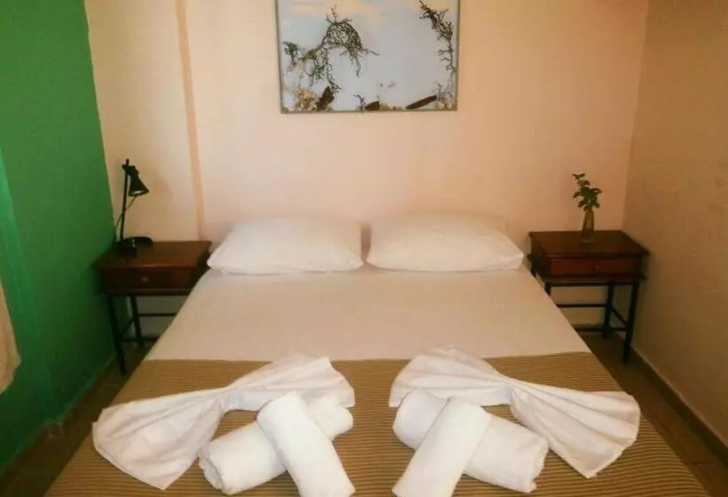 Hotelli Dafnes Rooms