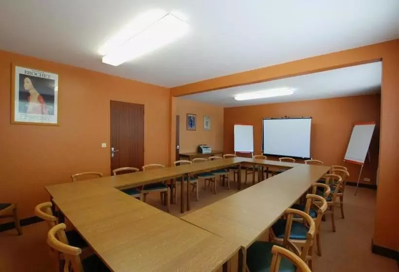 هتل Hôtel Des Dhuits