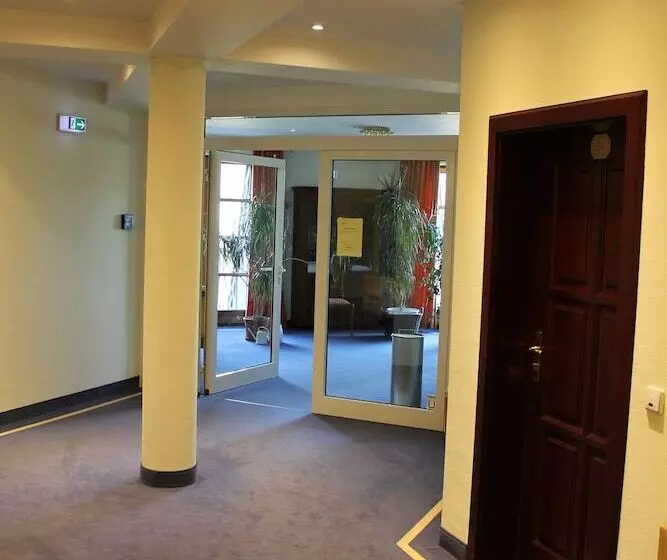 هتل Golf Course Bonn