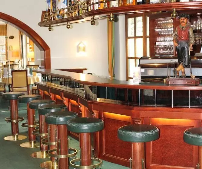 هتل Golf Course Bonn