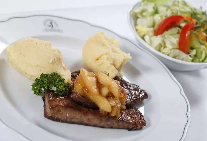 هتل Golf Course Bonn