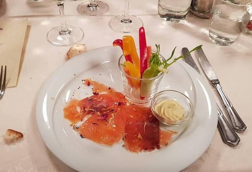 ホテル La Rondinella