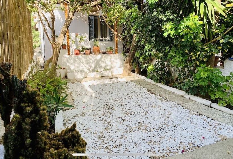 בית מלון כפרי Semiramis Guesthouse