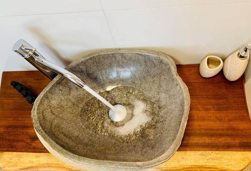 בית מלון כפרי Semiramis Guesthouse