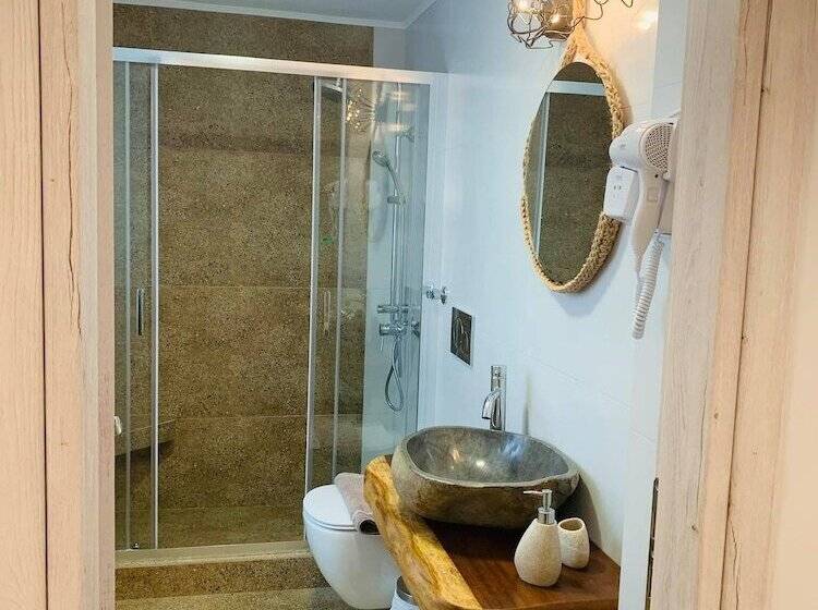 בית מלון כפרי Semiramis Guesthouse