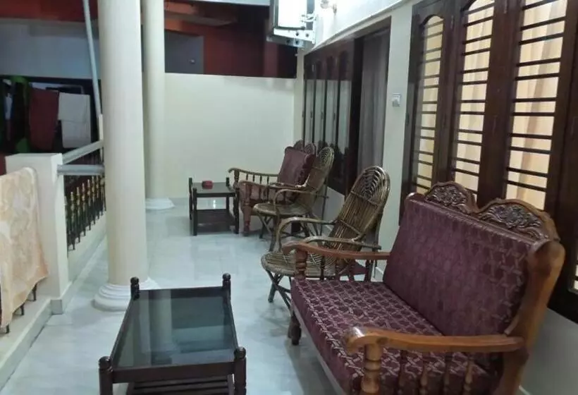 پانسیون Marina Guest House