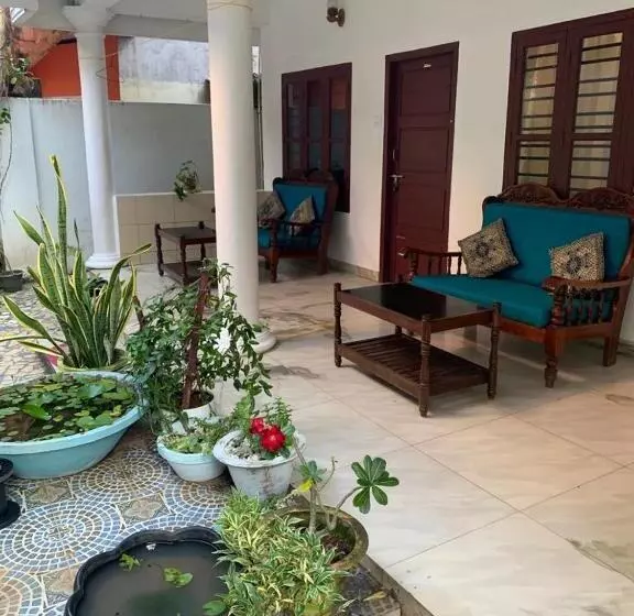 پانسیون Marina Guest House