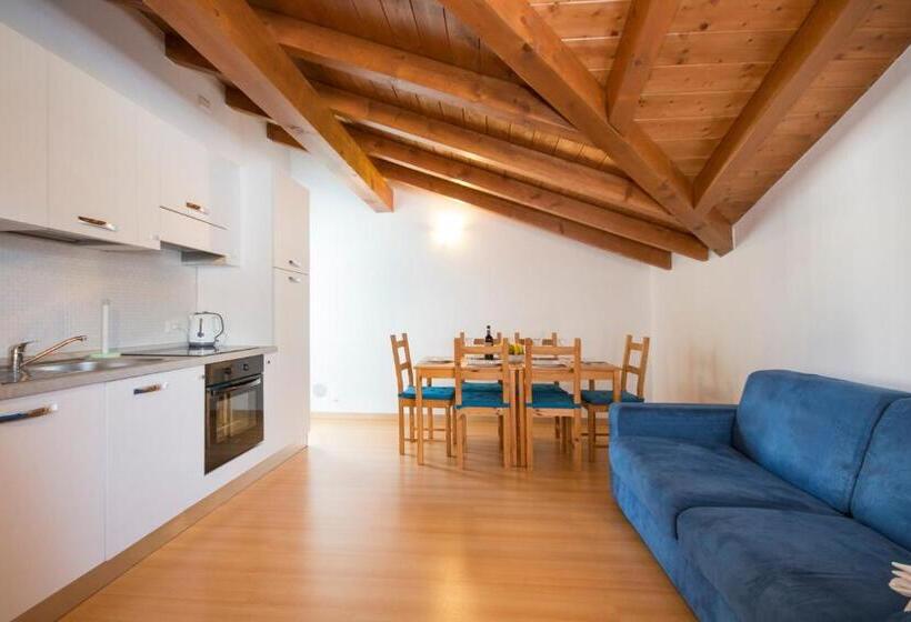 إقامة Lakeside Holiday Resort