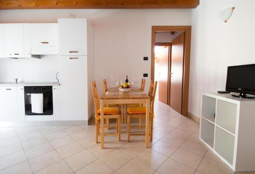 إقامة Lakeside Holiday Resort