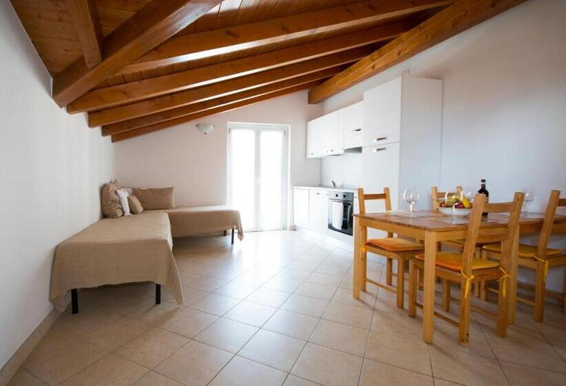 إقامة Lakeside Holiday Resort