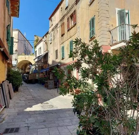 Appartement T4 Très Bien Situé Et Climatisé