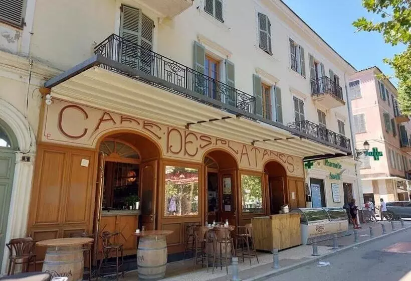 Appartement T4 Très Bien Situé Et Climatisé