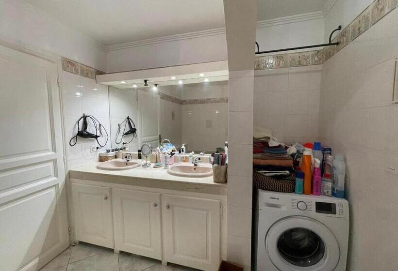 Appartement T4 Très Bien Situé Et Climatisé