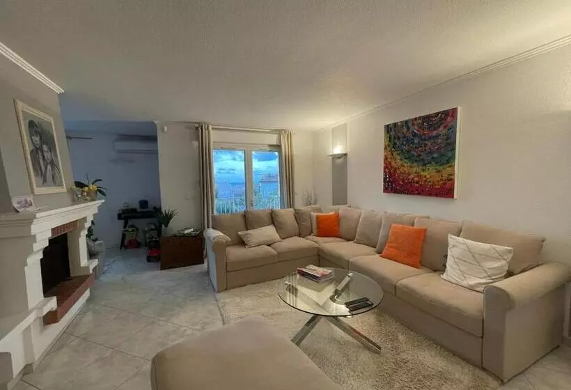 Appartement T4 Très Bien Situé Et Climatisé