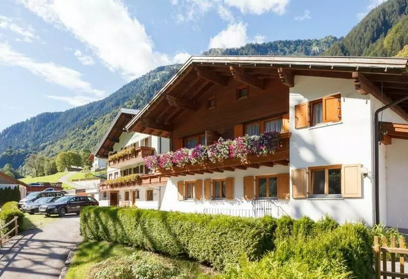 Aamiaismajoitus (B&B) Haus Gafrina