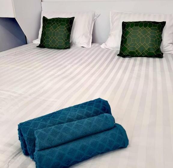 Christopher Apartment