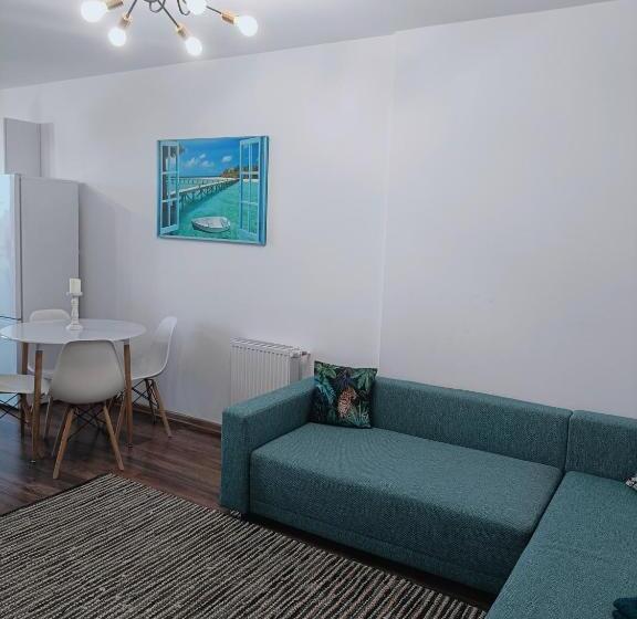 Christopher Apartment