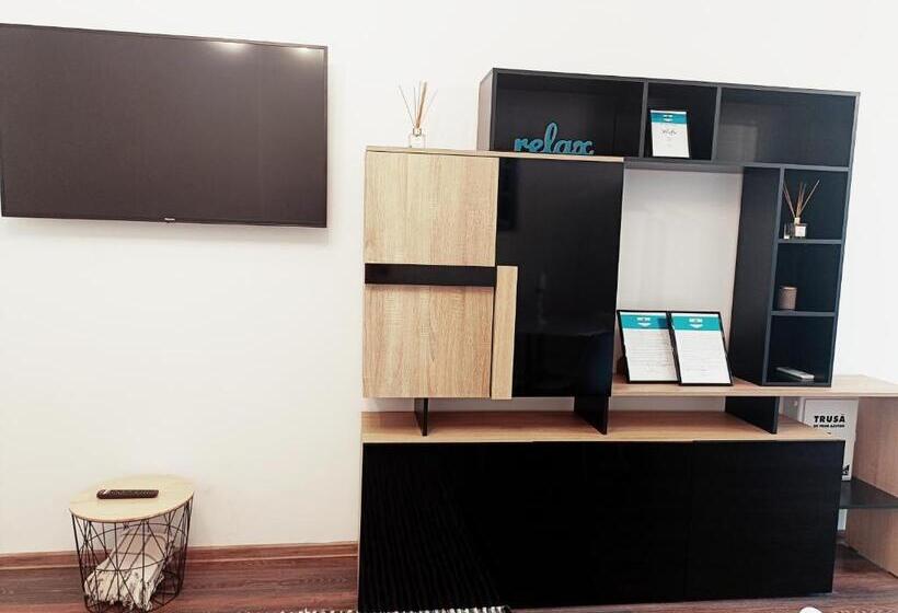 Christopher Apartment