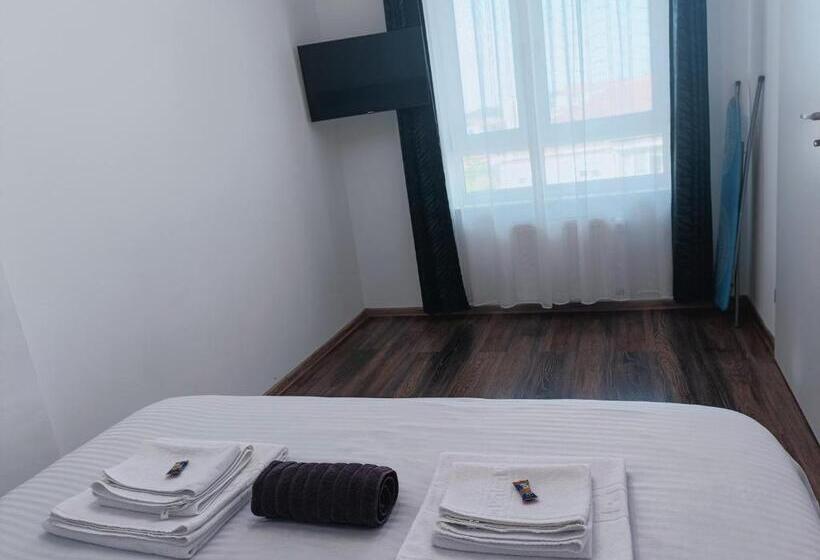 Christopher Apartment