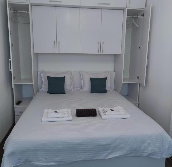 Christopher Apartment