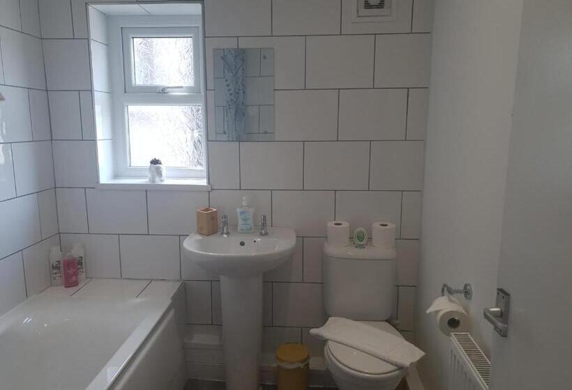 Cozy Crib   1 Bed Studio