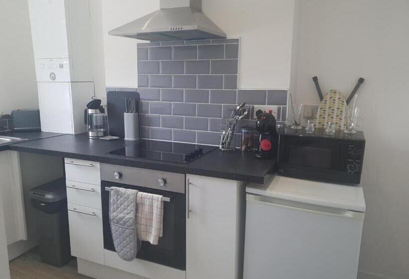 Cozy Crib   1 Bed Studio