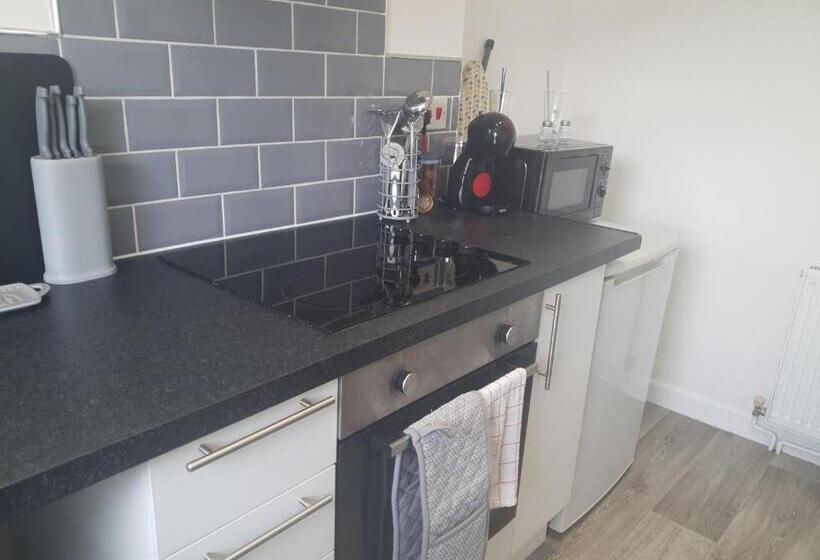 Cozy Crib   1 Bed Studio