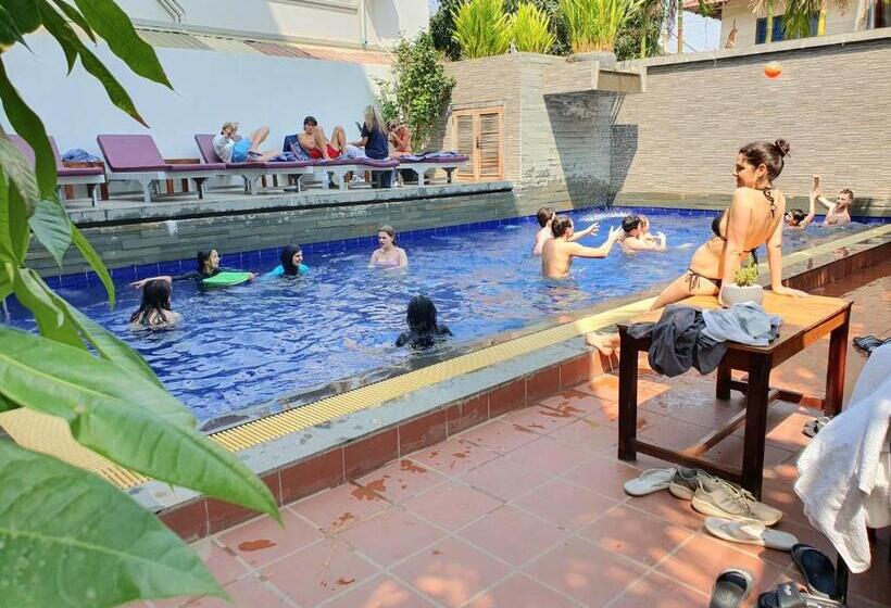 هتل Darling Pub Hostel