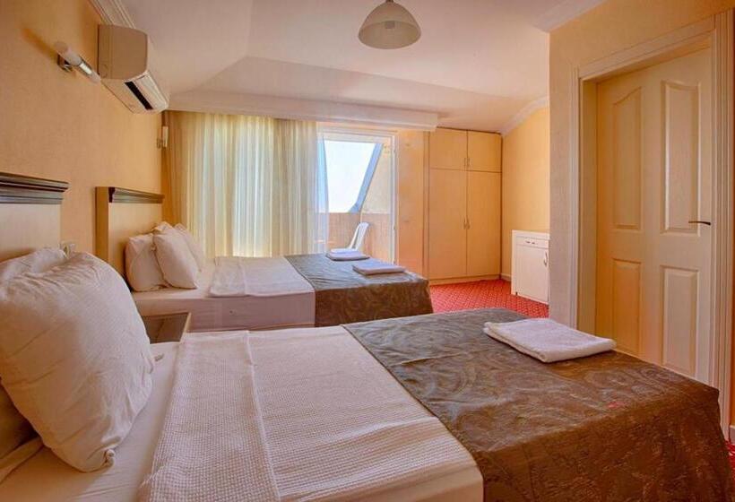 פנסיון Azak Blue Otel