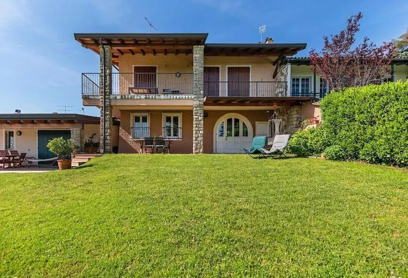 Casa Alba Con Giardino E Patio By Wonderful Italy