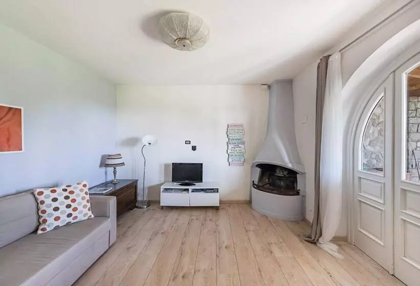 Casa Alba Con Giardino E Patio By Wonderful Italy