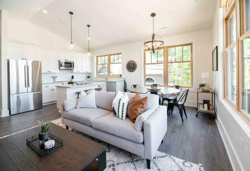 Franklin At M&p   View Of Main Street