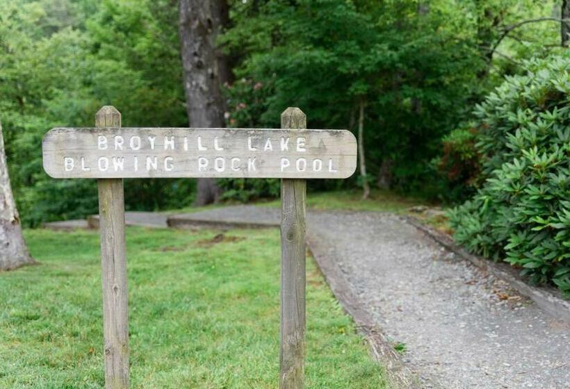 Franklin At M&p   View Of Main Street