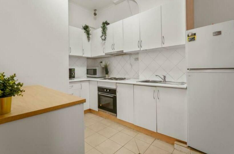 فندق Discover Potts Point Budget Accommodation