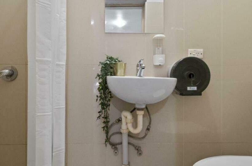 فندق Discover Potts Point Budget Accommodation