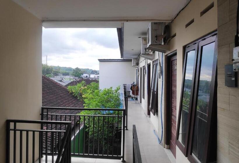 Отель Spot On 90962 Sedana House