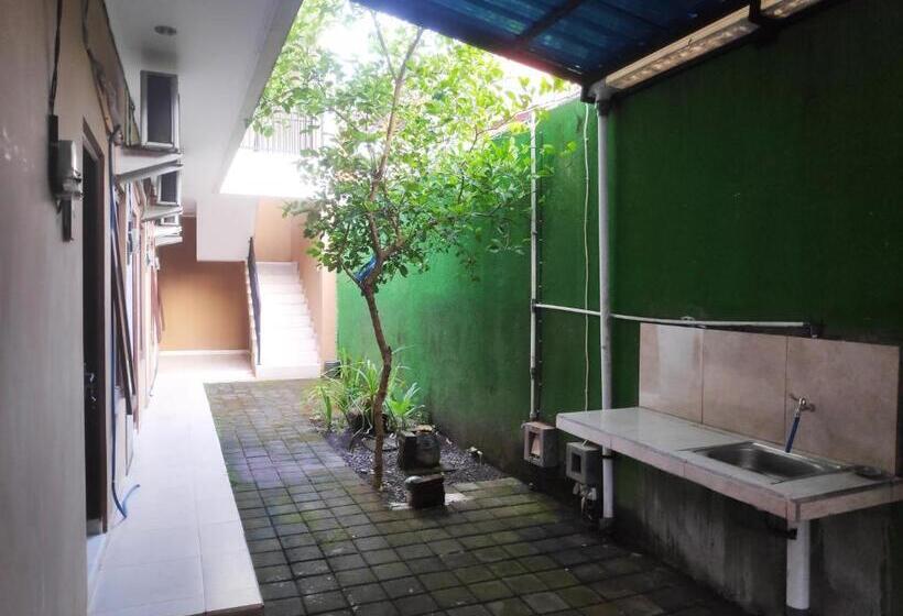 Отель Spot On 90962 Sedana House