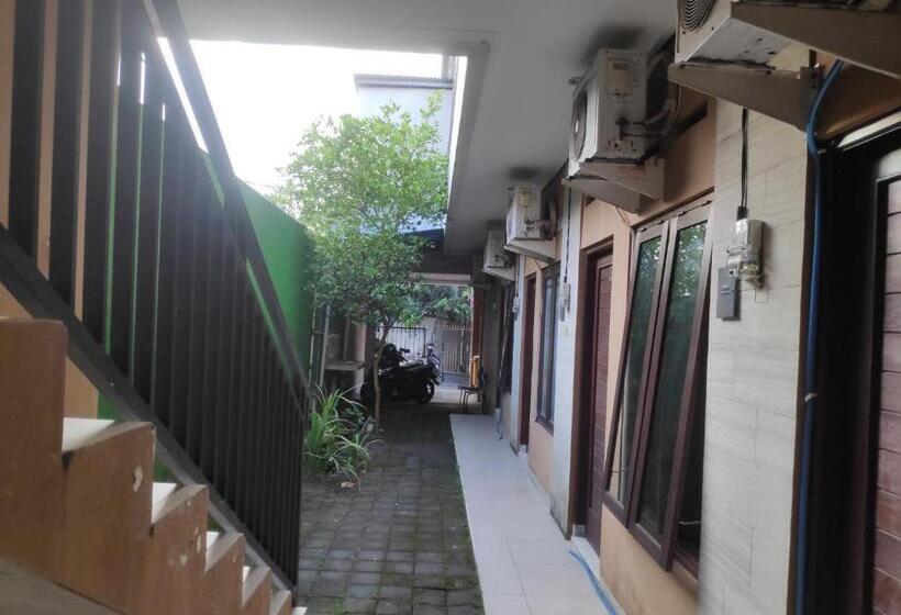 Отель Spot On 90962 Sedana House