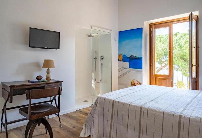 פנסיון Iancura   B&b Di Design A Salina