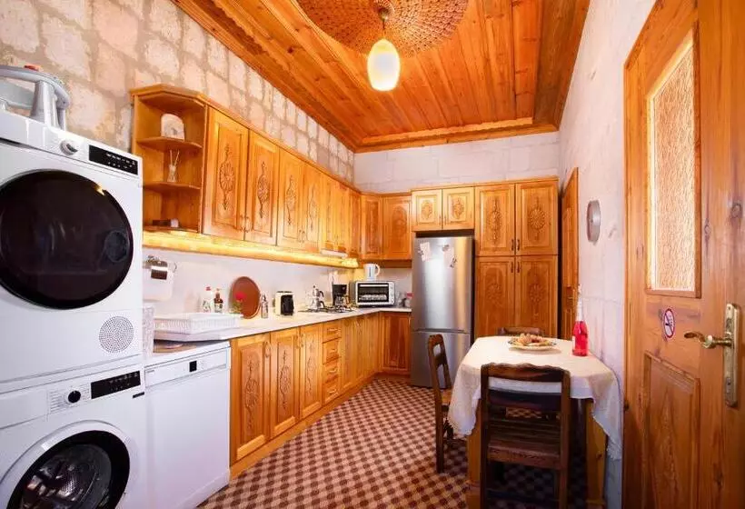 Peri̇ Cave Konak