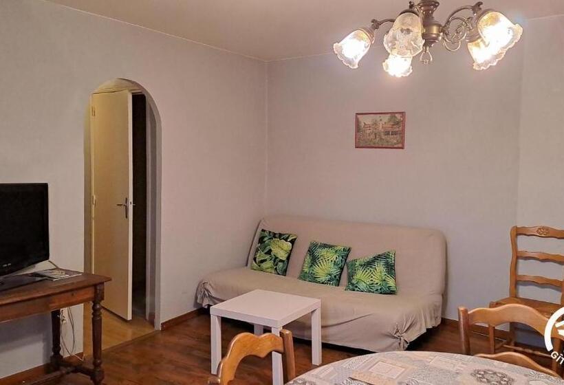 Au Centre Du Village