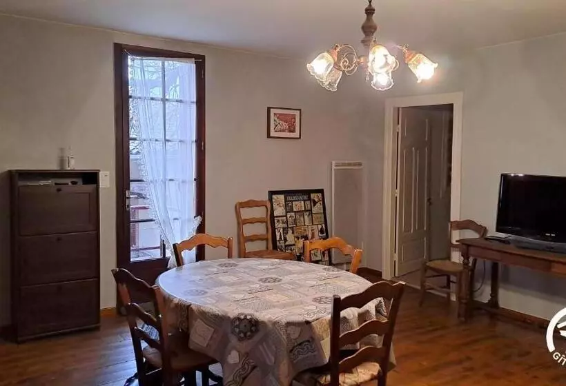 Au Centre Du Village