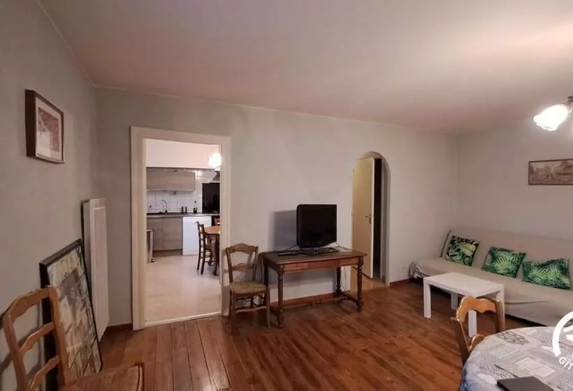 Au Centre Du Village