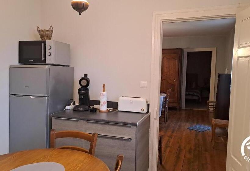 Au Centre Du Village