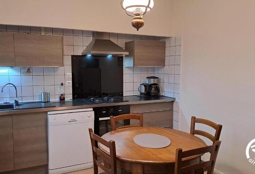 Au Centre Du Village