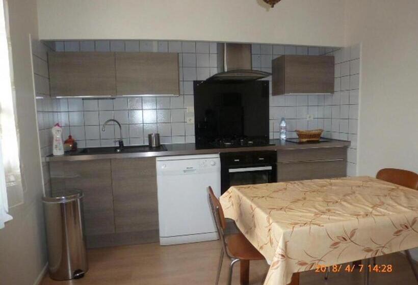 Au Centre Du Village